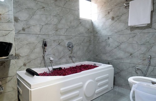 Naranpura Hotel | Hotel Nest Sky