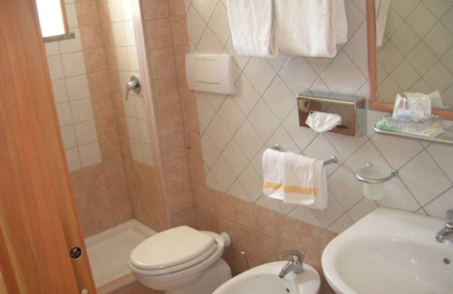 La Maddalena Hotel | Hotel Nido D'Aquila