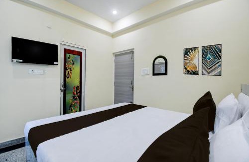 Danapur Hotel | Hotel O A.V.S