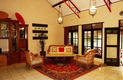 Oro Oro Ombo Hotel | Hotel O Cemara's Homestay