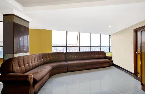 Tirupati Hotel | Hotel O Padmavathi Puram Near Railway Station