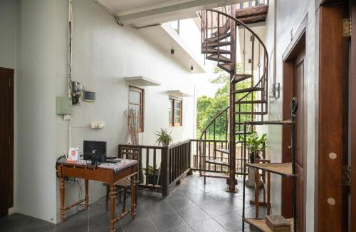 Sunset Road Hotel | Hotel O Panen House