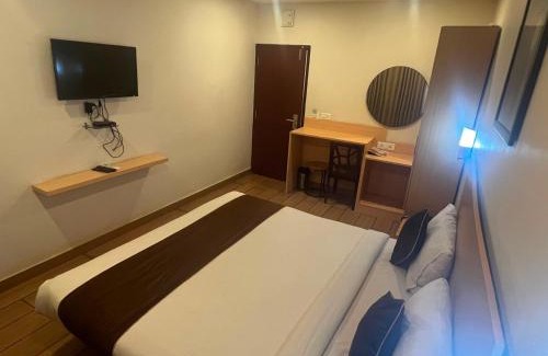 Parvathipuram Hotel | Hotel O Parvathipuram Railway Station Road Formerly Siva Karthikeya Residency