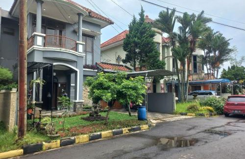 Purwokerto Hotel | Hotel O Salma Homestay Syariah Near alun alun kota purwokerto