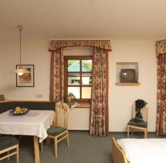 Tires Hotel | Hotel Paradies