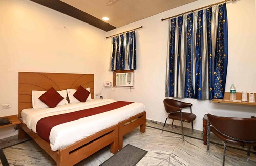Sindhi Camp Hotel | Hotel Paradise Continental