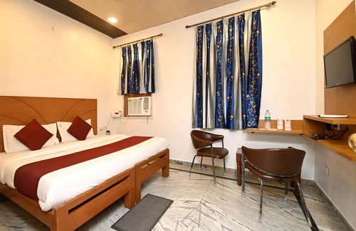 Sindhi Camp Hotel | Hotel Paradise Continental