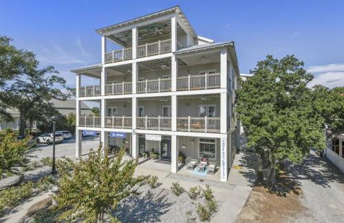 Pass Christian Apartment | Hotel Pass Christian King Suite 201