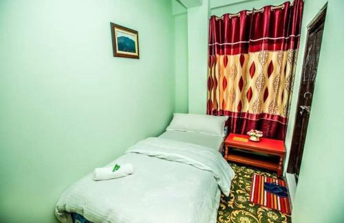 Dhampus Hotel | Hotel Peace Karma View & Restaurant