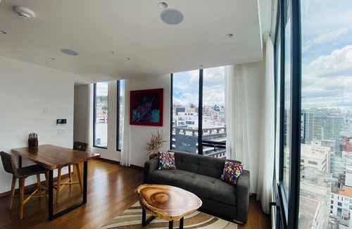 Financial District Apartment | Hotel Penthouse Suite best view of Quito