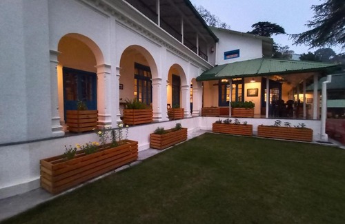 The Mall Road Hotel | Hotel Pine Retreat Mallroad
