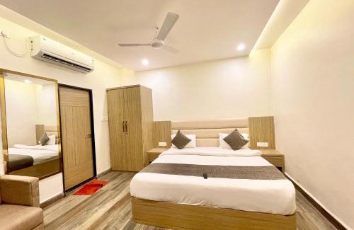 Ujjain Hotel | HOTEL PRAKASH INN ! UJJAIN होटल प्रकाश fully-Air-Conditioned hotel at prime location with Wifi & Parking availability, Newly constructed and Luxurious Rooms - 2