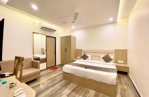 Ujjain Hotel | HOTEL PRAKASH INN ! UJJAIN होटल प्रकाश fully-Air-Conditioned hotel at prime location with Wifi & Parking availability, Newly constructed and Luxurious Rooms - 2