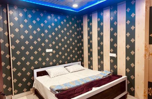 Faizabad House | Hotel Raju Homestay Ayodhya 150 Meters from Shree Ram Janmbhoomi Temple 200 Meters from Ayodhya Dham Railway Station