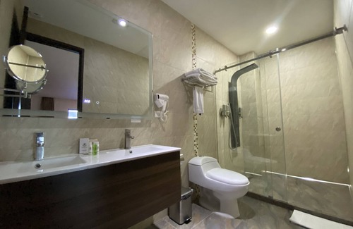 La Esmeralda Hotel | Hotel Real Elim International