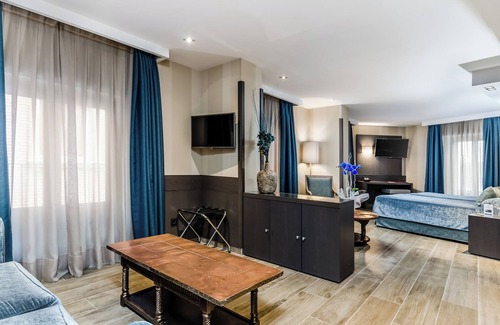 Old Town Hotel | Hotel Reina Cristina