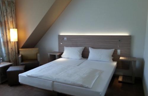 Itzum-Marienburg Hotel | Hotel Restaurant Itzumer Paß