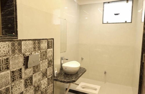 Kanpur Hotel | Hotel RGS Crystal