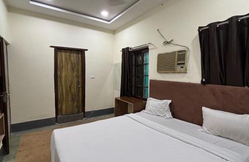 Ballygunge House | Hotel Rocking Yash Stays