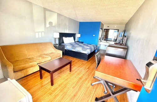 Nashville Hotel | Hotel Room With King size Bed