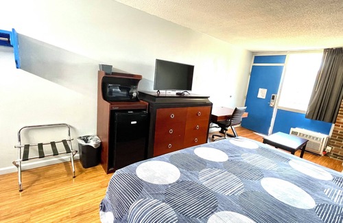 Nashville Hotel | Hotel Room With King size Bed