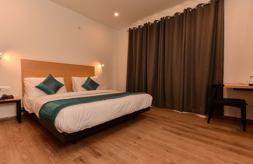 Kirti Nagar Hotel | Hotel Royal Saffron By Majesta Stays