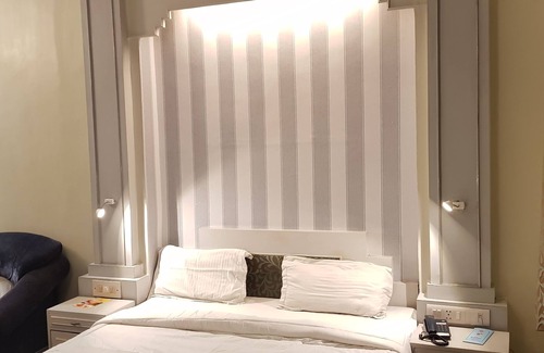 Park Street Hotel | Hotel Rushabh Home