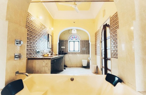 Amer Fort Road Hotel | Hotel Saba Haveli