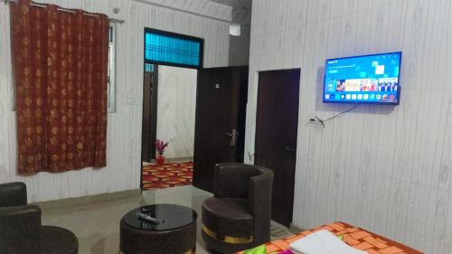 Lucknow Hotel | HOTEL SANA ! - A Best Budget Guest House And Banquet Hall In Lucknow