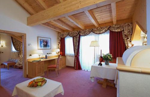Corvara in Badia Hotel | Hotel Sassongher