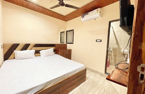 Ujjain Hotel | Hotel Satyam Palace - near Temple