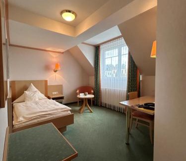 Bornheim Hotel | Hotel Schmärrnche