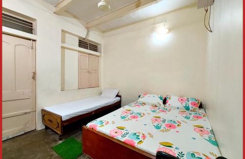 Varanasi Hotel | HOTEL SHANT! GUEST HOUSE VARANASI - 1 Minutes Walking Distance From BABA VISHWANATH TEMPLE And ROOFTOP GANGA VIEW - #Wifi #Fully Air Conditioned & Spacious Rooms -Restaurant Foreigneꭈׁׅ Allowed - Best Budget Guest House In Varanasi