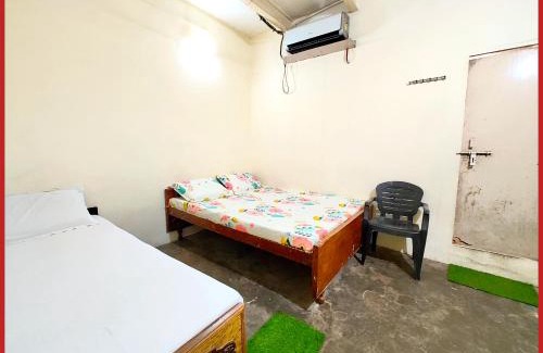 Varanasi Hotel | HOTEL SHANT! GUEST HOUSE VARANASI - 1 Minutes Walking Distance From BABA VISHWANATH TEMPLE And ROOFTOP GANGA VIEW - #Wifi #Fully Air Conditioned & Spacious Rooms -Restaurant Foreigneꭈׁׅ Allowed - Best Budget Guest House In Varanasi