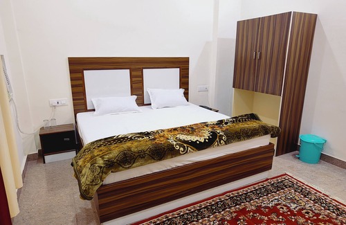 Ayodhya Hotel | Hotel Shree Venkatesh Nilayam