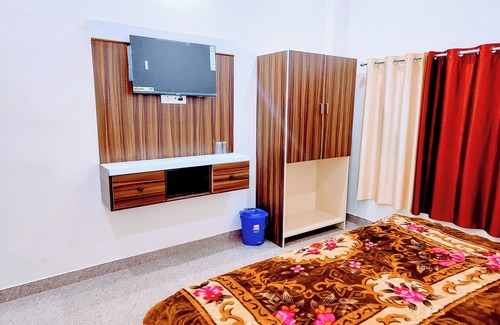 Ayodhya Hotel | Hotel Shree Venkatesh Nilayam