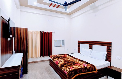 Ayodhya Hotel | Hotel Shree Venkatesh Nilayam