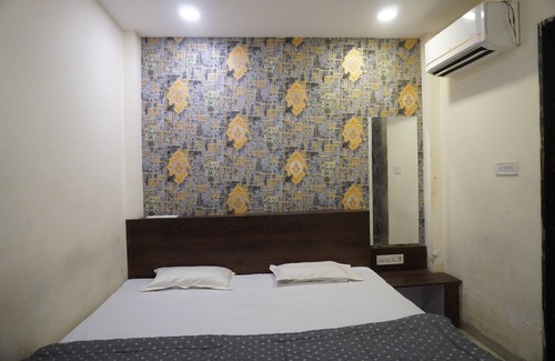 Indore Hotel | Hotel Shreenath INN