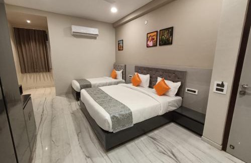 Nathdwara Hotel | Hotel Shri Anand Dham, Nathdwara - 125 Meters away from the temple