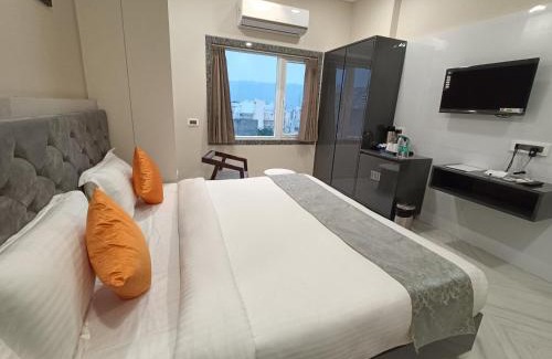 Nathdwara Hotel | Hotel Shri Anand Dham, Nathdwara - 125 Meters away from the temple