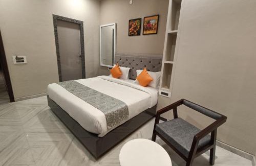 Nathdwara Hotel | Hotel Shri Anand Dham, Nathdwara - 125 Meters away from the temple