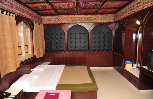 Navarangpura Gam Hotel | Hotel Siddhartha Palace