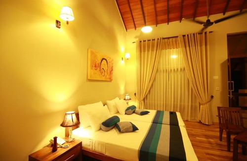 Nuwaragam Palatha Central Hotel | Hotel Sinharagama