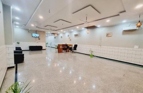 Vrindavan Hotel | Hotel Solitaire Tower - Top Rated Area- In house Parking
