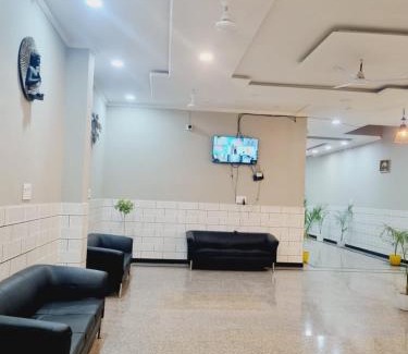 Vrindavan Hotel | Hotel Solitaire Tower - Top Rated Area- In house Parking