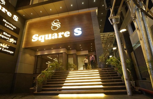 Mahmoorganj Hotel | Hotel Square S