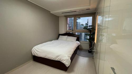 Seocho-dong Apartment | # Hotel Style # Cozy # Gangnam Plastic # Super Station Area # High-rise City View # Airport Bus # Comfort in the City # Gangnam-daero # Chromecast