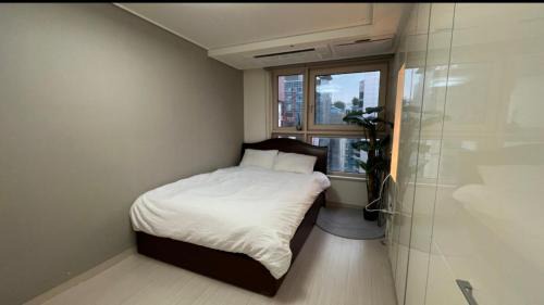 Seocho-dong Apartment | # Hotel Style # Cozy # Gangnam Plastic # Super Station Area # High-rise City View # Airport Bus # Comfort in the City # Gangnam-daero # Chromecast