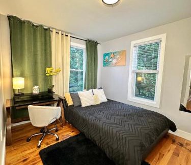McGinley Square House | Hotel-Style, No Host, Professionally Managed ID265