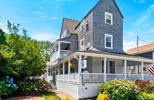 Beach Haven House | Hotel style room 300' from beach